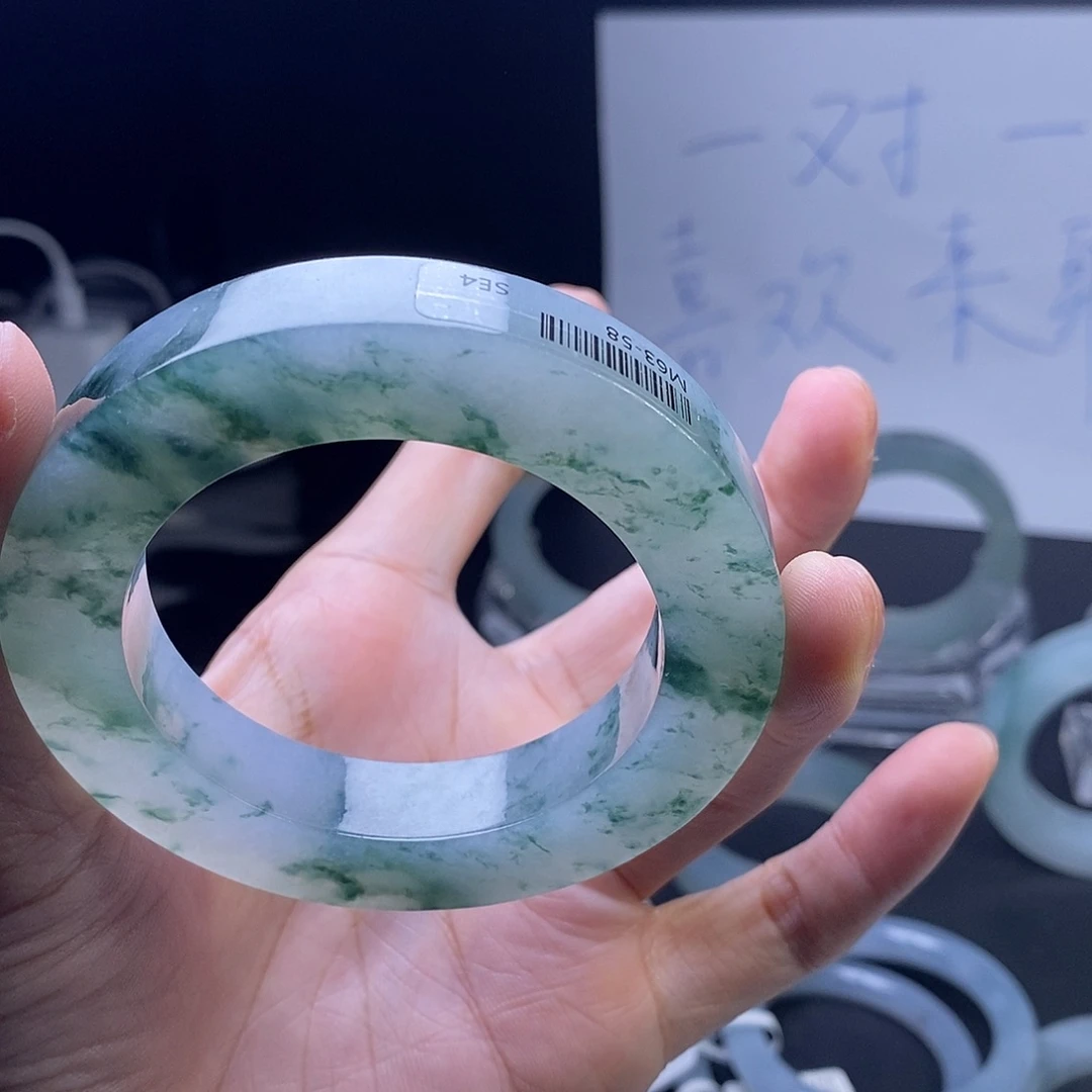 寒***冰未镶嵌毛胚定制翡翠发一个