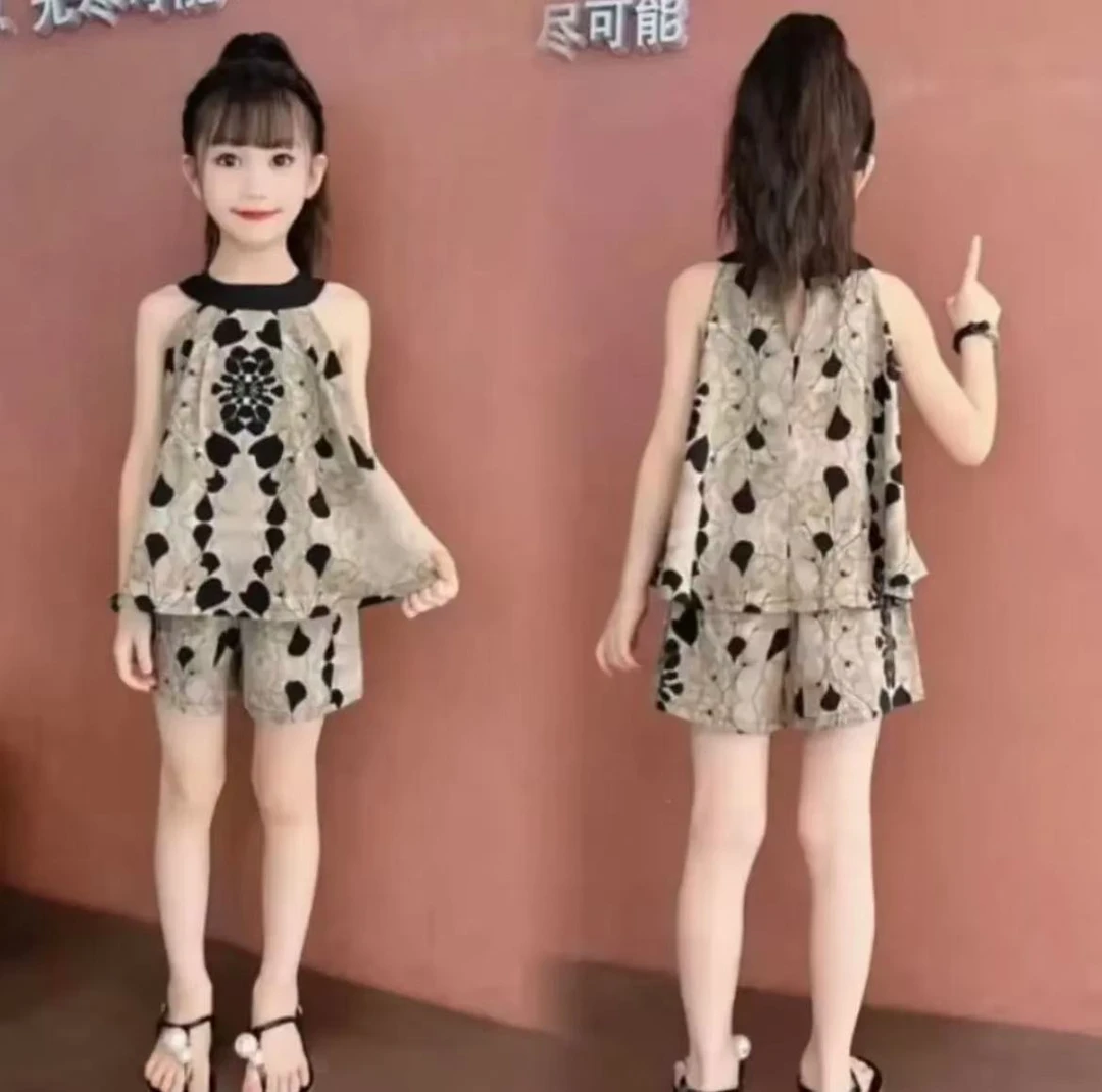 女童夏季时髦洋气套装2025新款中大童女孩挂脖无袖短裤两件套