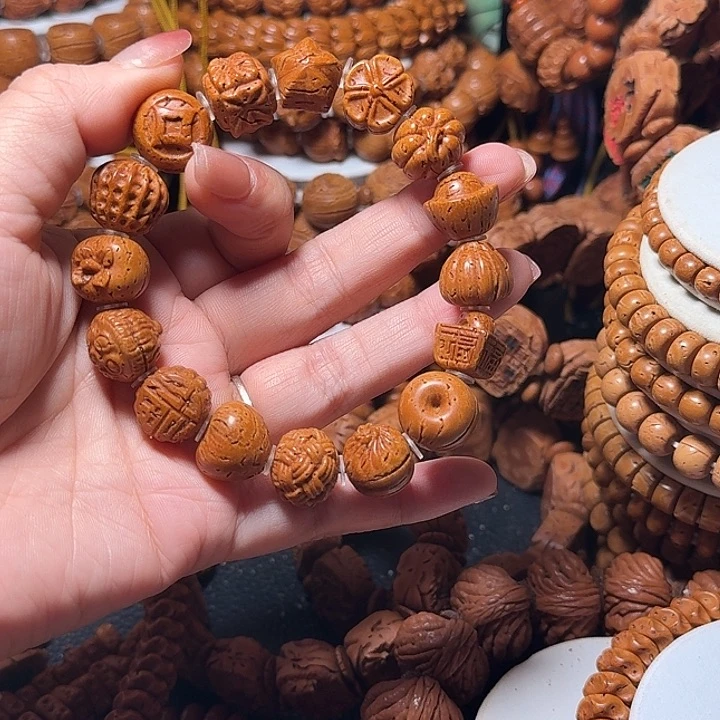 手串桃核多宝多福