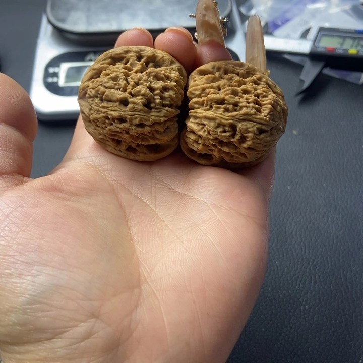 文玩核桃吊坠彩**士南疆的时候