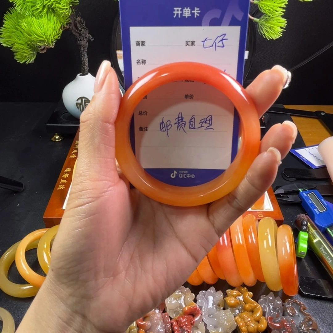 石英质玉手镯未镶嵌七*