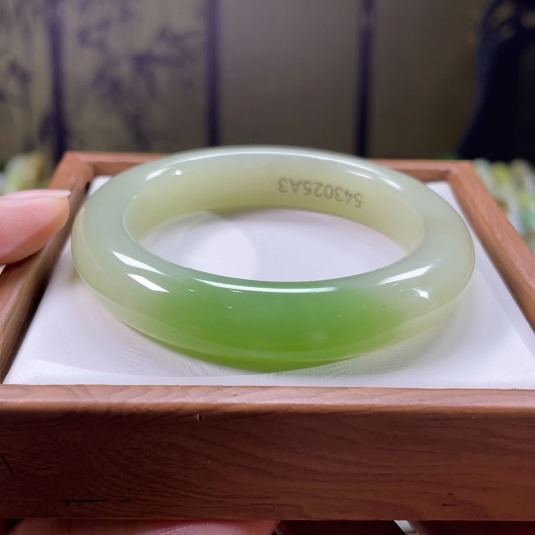 和田玉未镶嵌手镯54圈