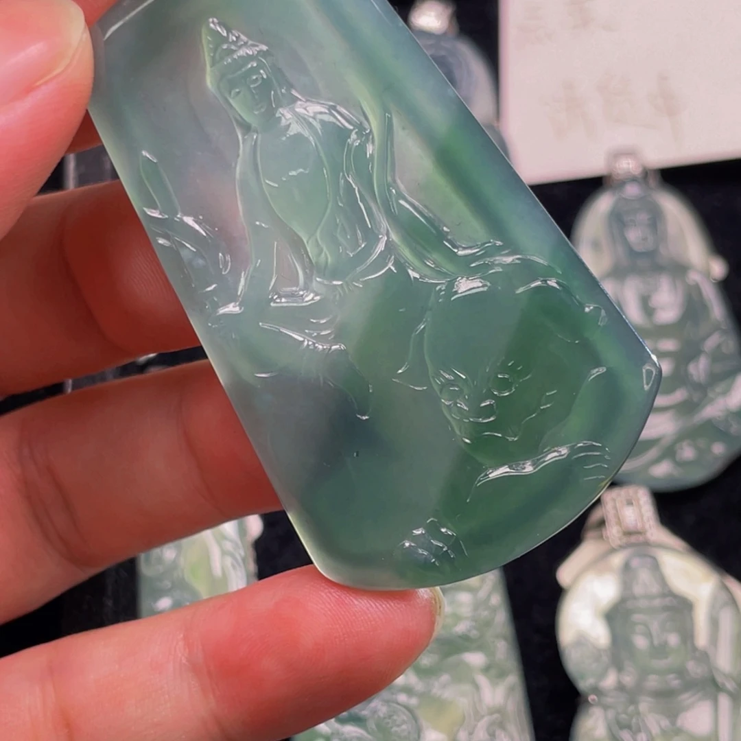 翡翠未镶嵌颈饰7、