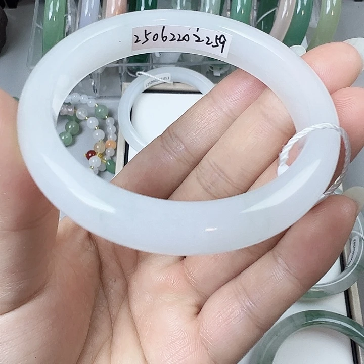 石英质玉未镶嵌手镯