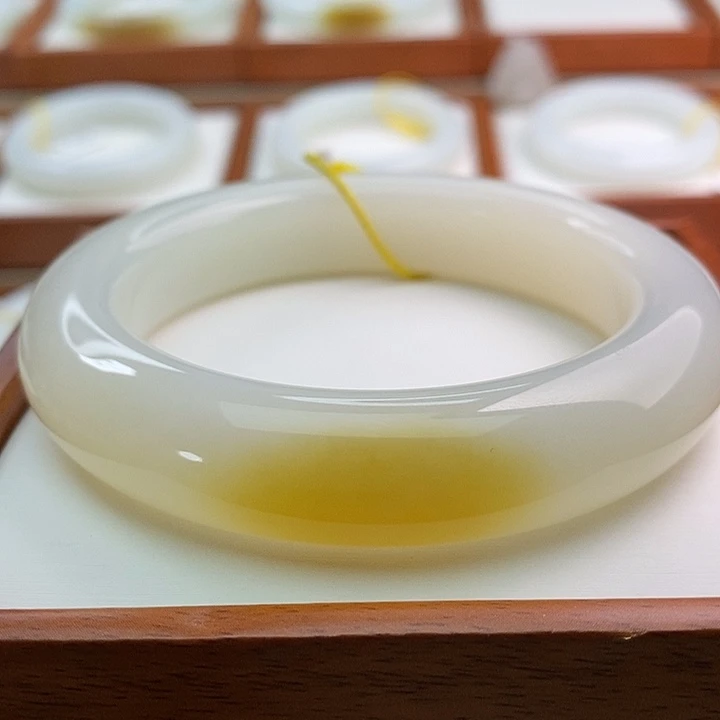 和田玉（糖玉）手镯未镶嵌