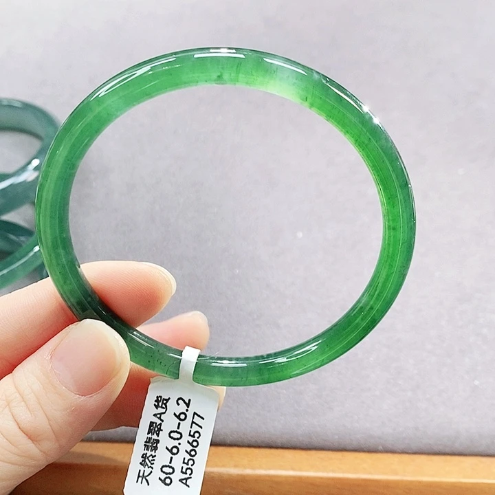 翡翠未镶嵌手镯（圆镯）