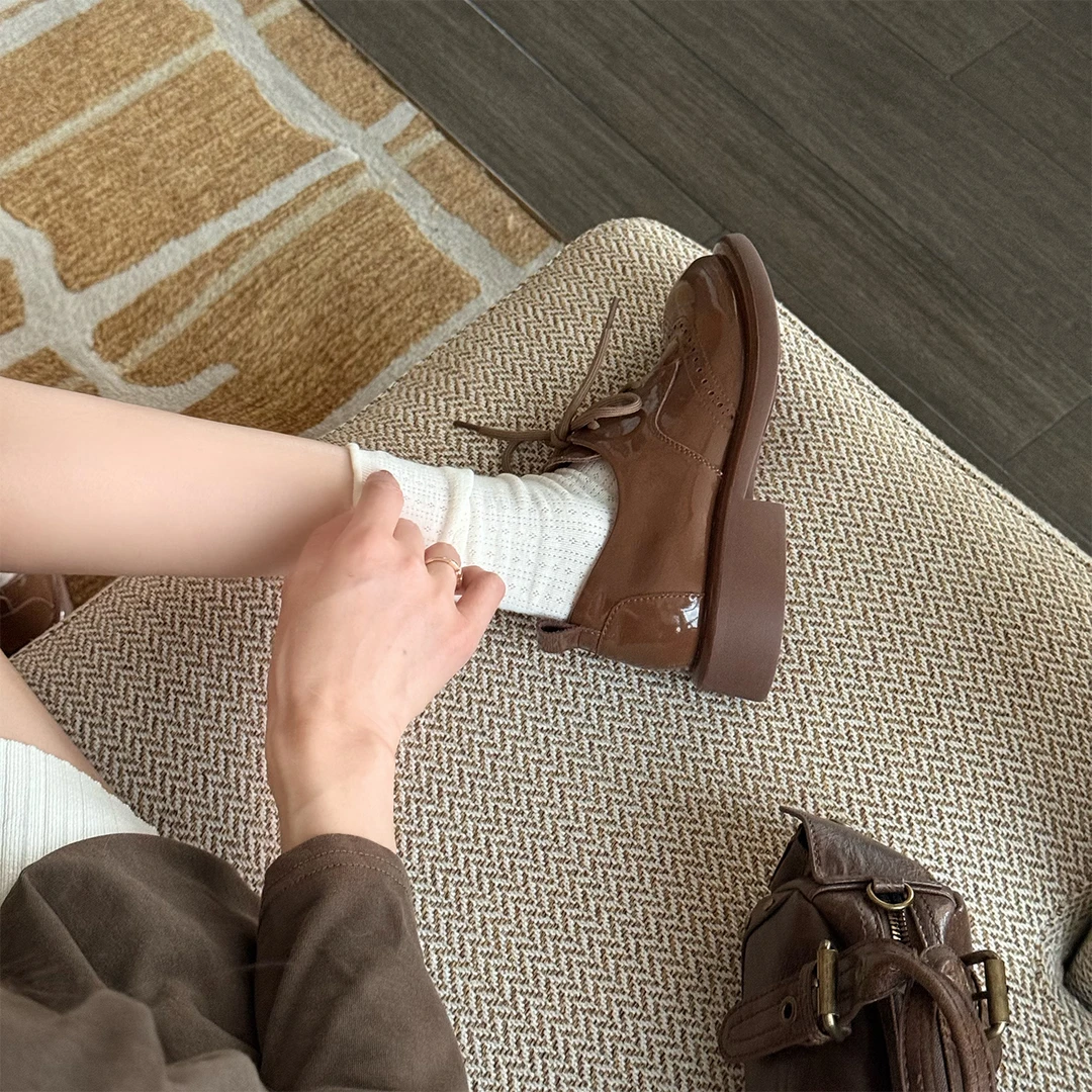 小发喵系带黑色圆头百搭商务坡跟低跟浅口春季简约漆皮小皮鞋999