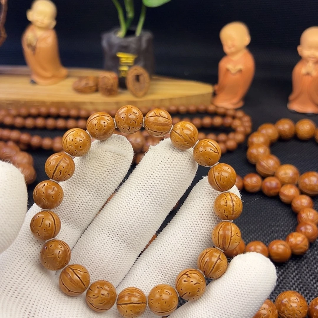 M***何野生东北桃核光珠