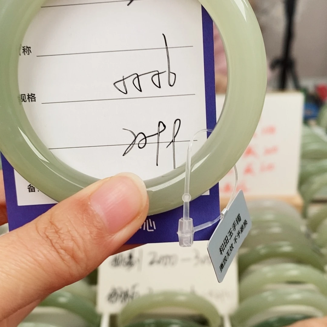 和田玉未镶嵌手镯微色差2