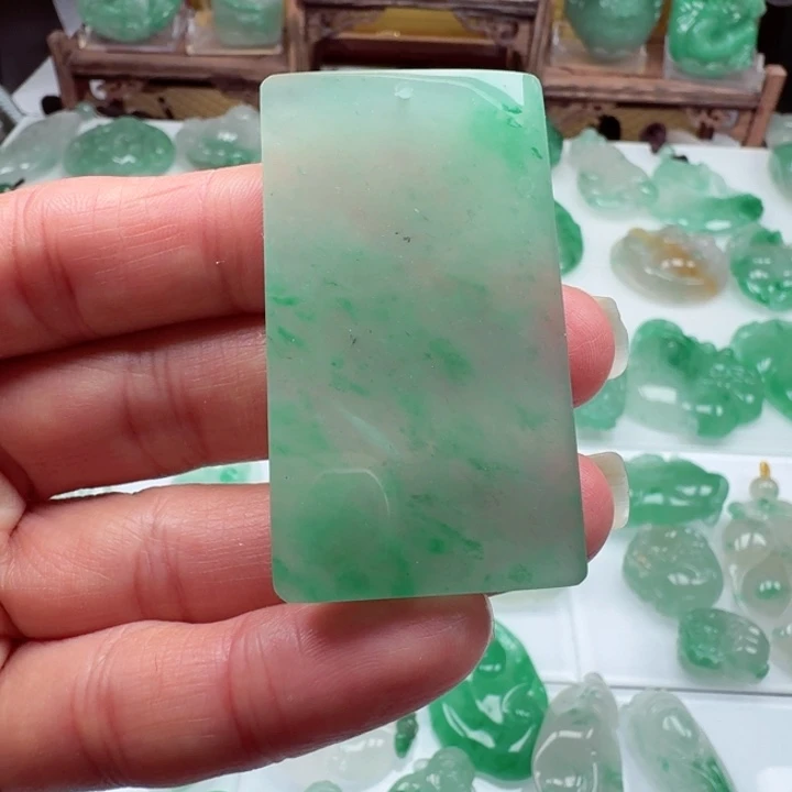 颈饰未镶嵌石英质玉