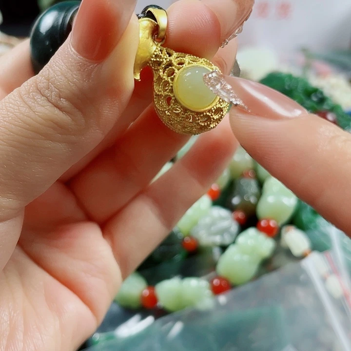 和田玉未镶嵌挂件