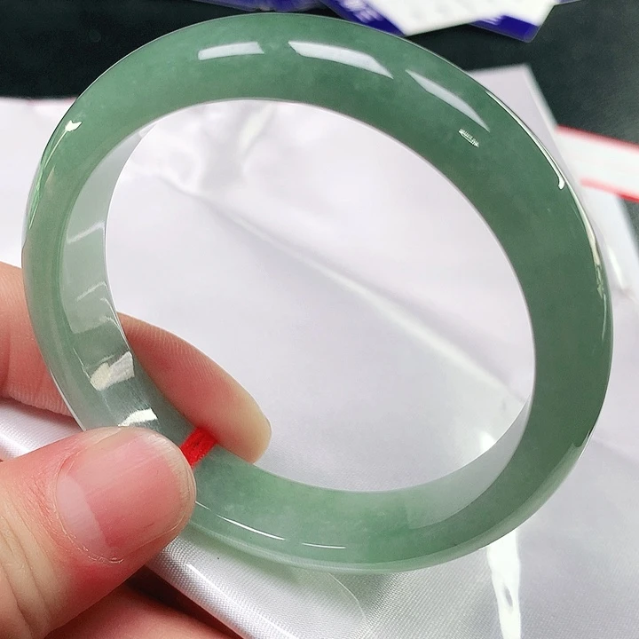 翡翠手镯未镶嵌翡翠手镯未镶嵌