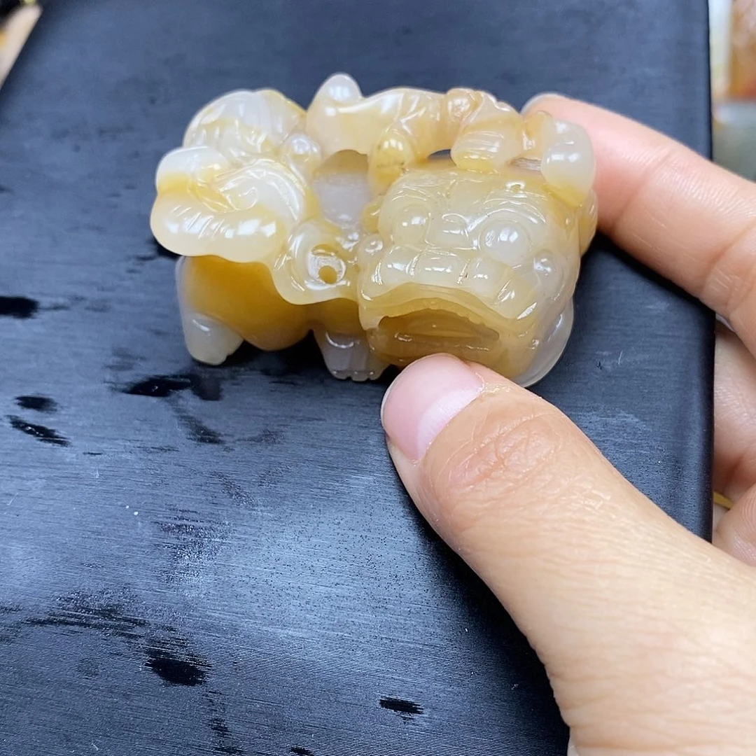 石英质玉（黄龙玉）颈饰未镶嵌