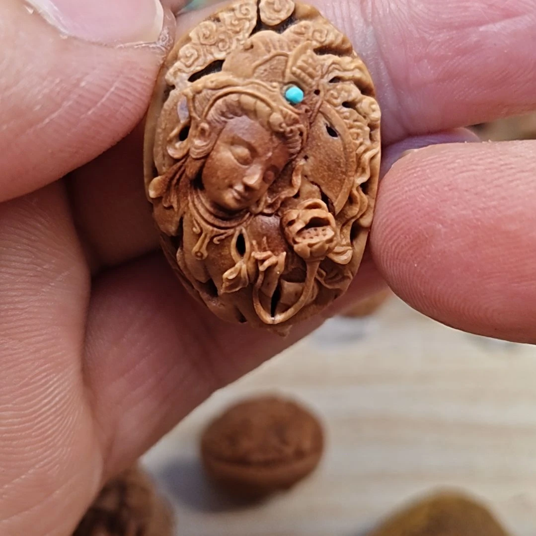 桃核纯手工雕刻观音（一口价）