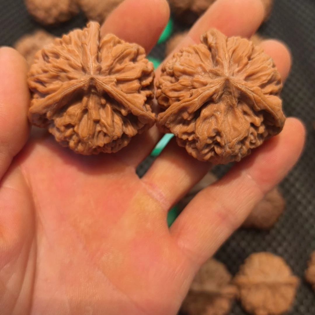 文玩核桃吊坠帝王大花三棱文玩核桃