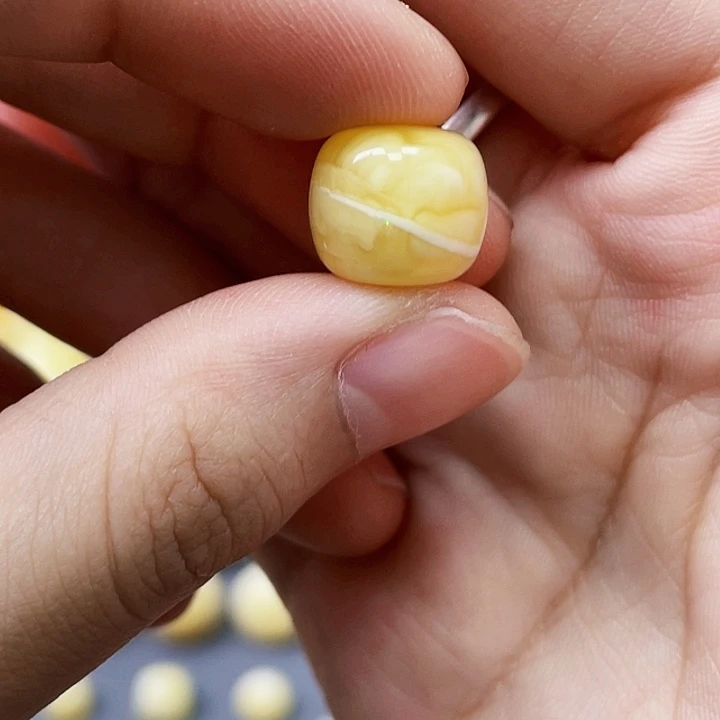 未镶嵌琥珀珠宝奇石流****012.3*10.7mm一线天