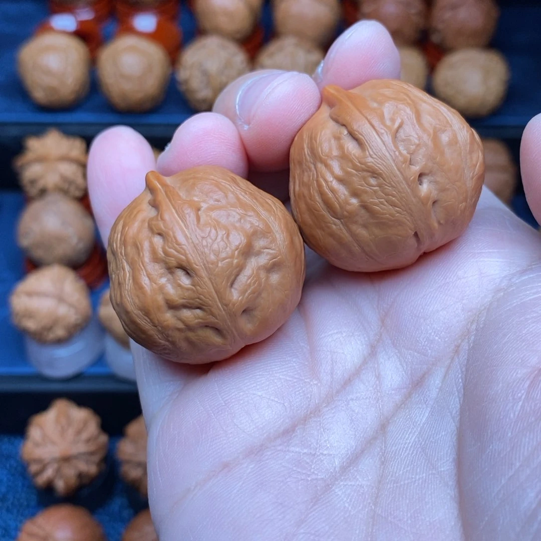 文玩核桃把件鈊**比手捻