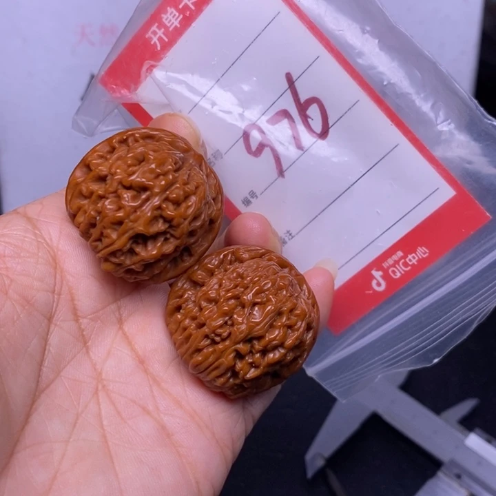 文玩核桃把件976，33四座楼