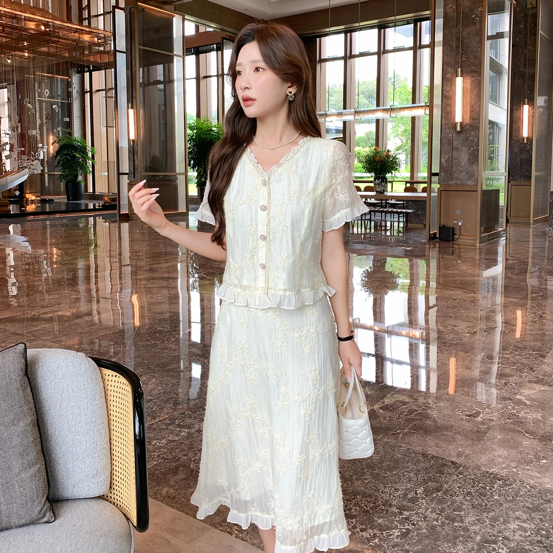 奢姿大码女装2025夏季木耳边减龄绣花V领两件套胖妹妹时尚套装