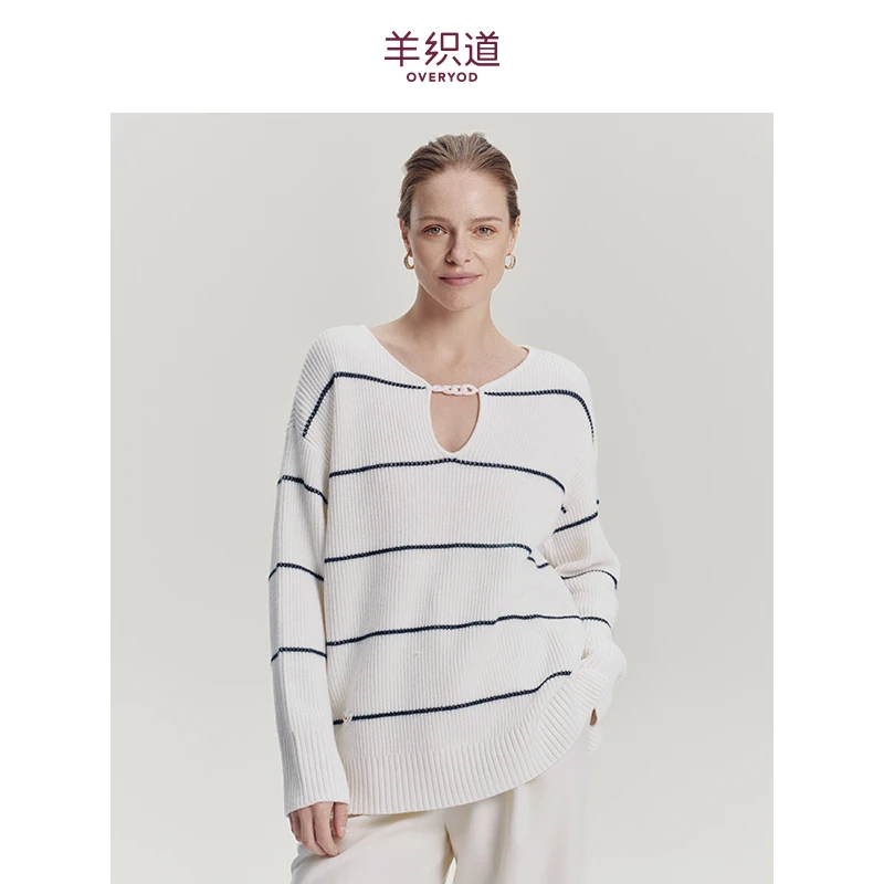 亚丁 针织衫女2024早春新款条纹深V领链条装饰休闲宽松上衣