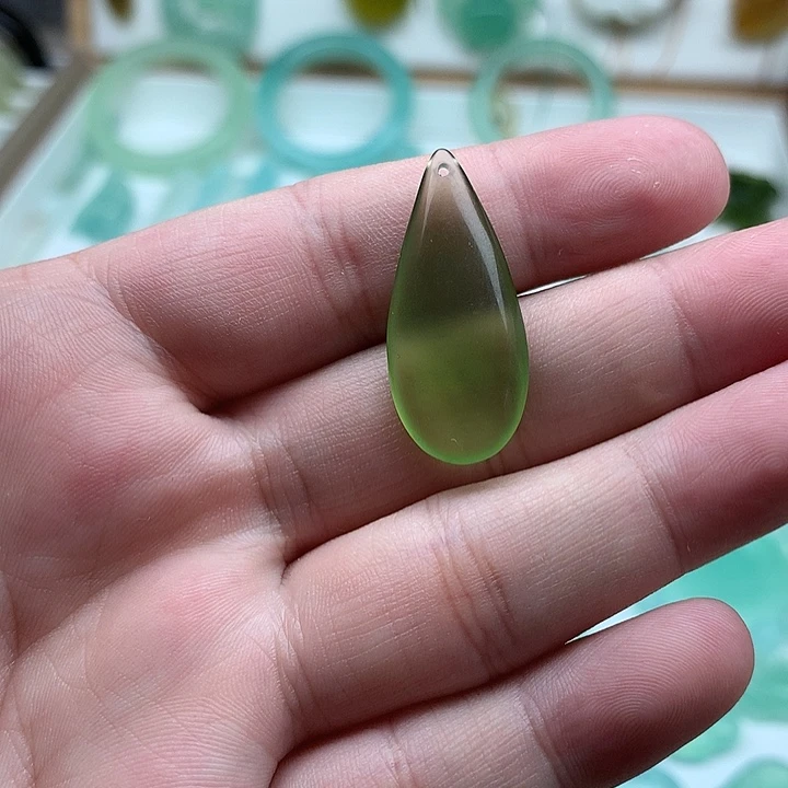 岫玉未镶嵌手镯水滴