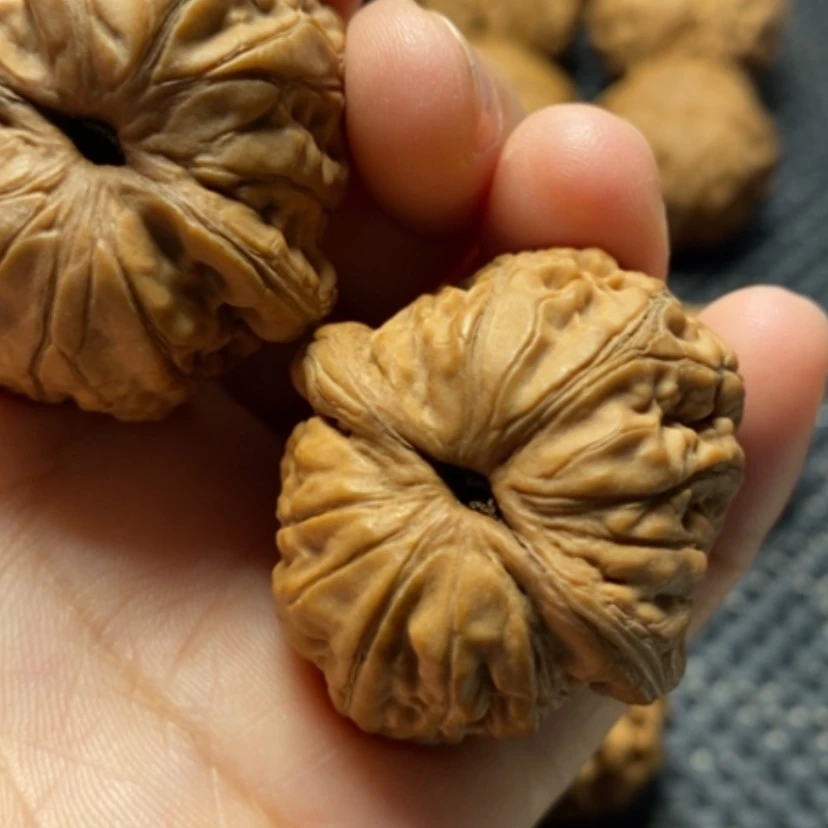 【闪购商品】文玩核桃吊坠叫**柜元宝