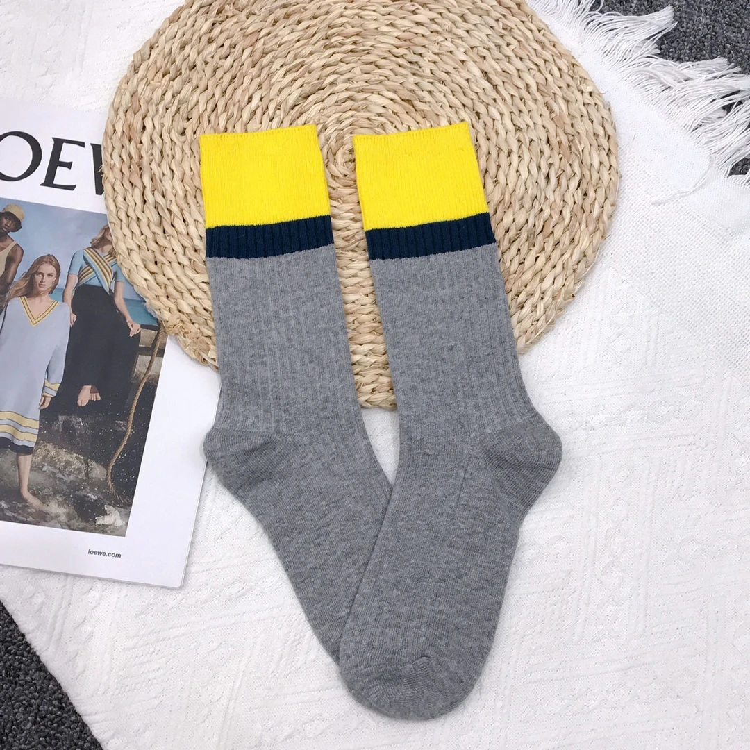 新款欧货撞色潮袜双针竖条显瘦中筒袜