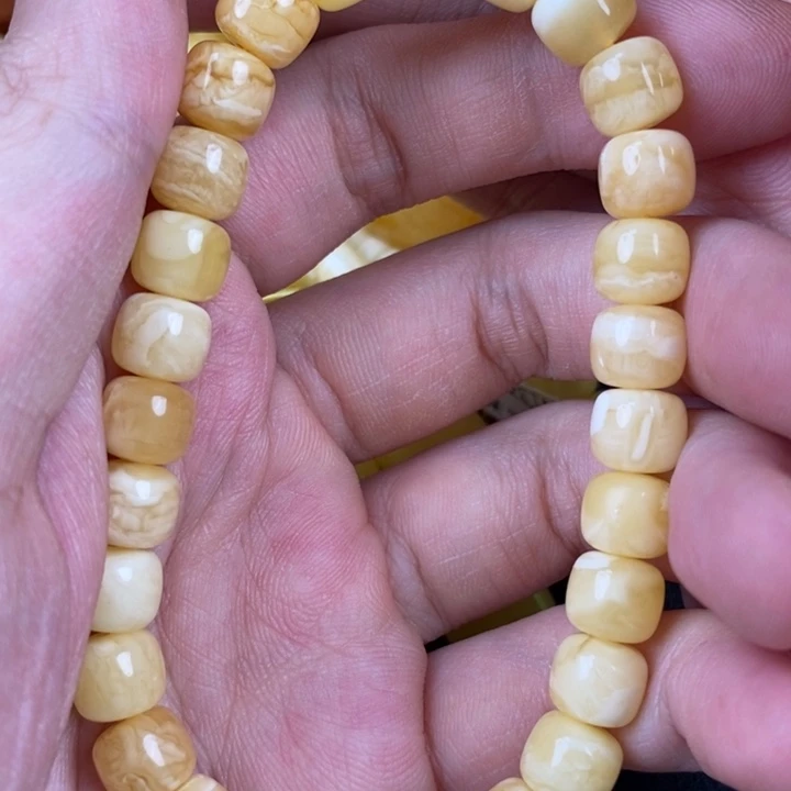 未镶嵌琥珀裸石微瑕79
