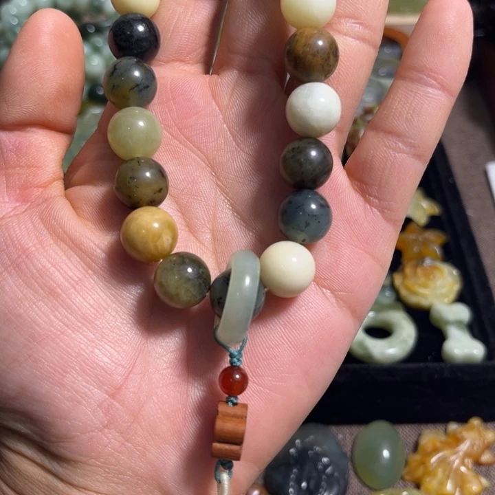 蛇纹石玉合金颈饰
