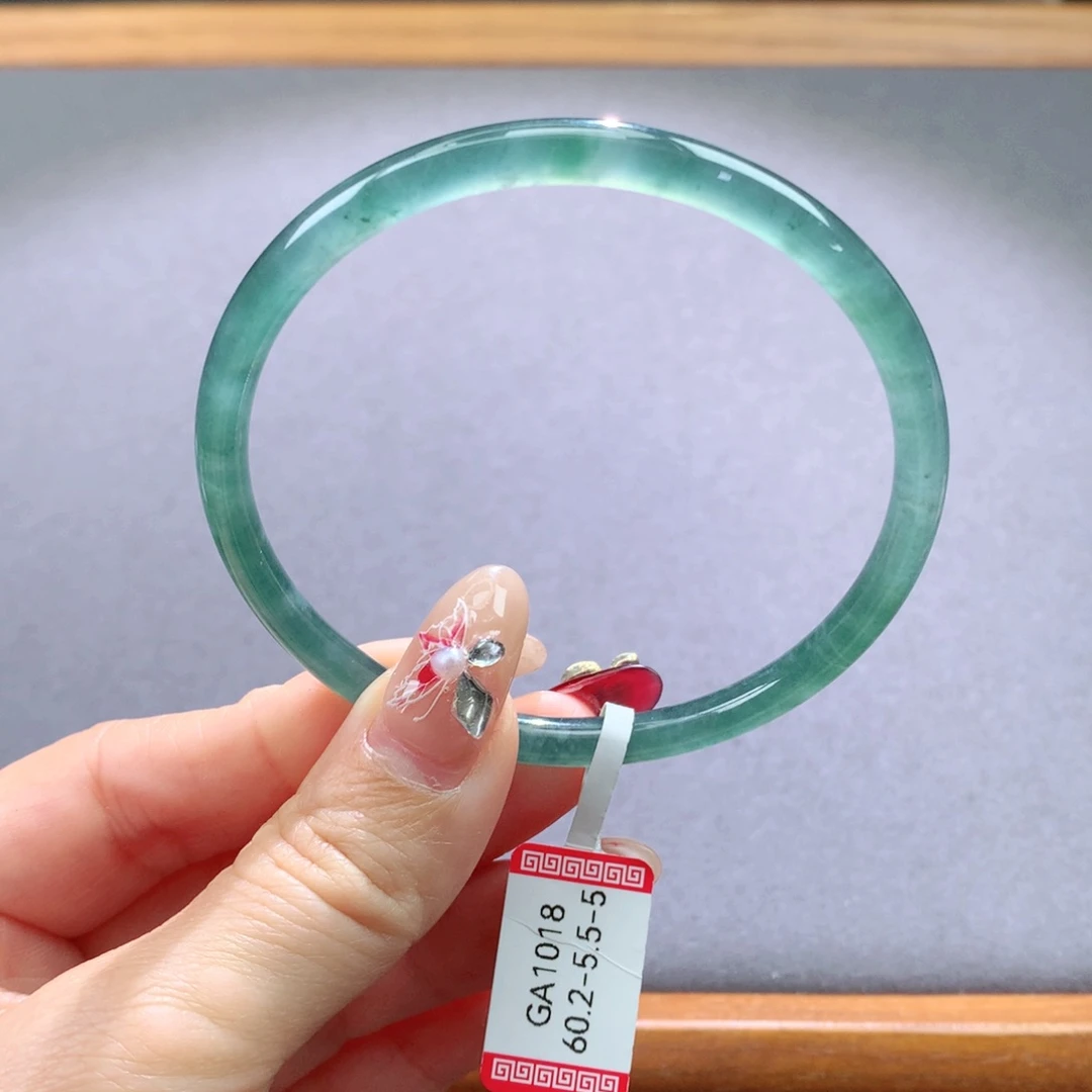 翡翠手镯未镶嵌天然翡翠手镯