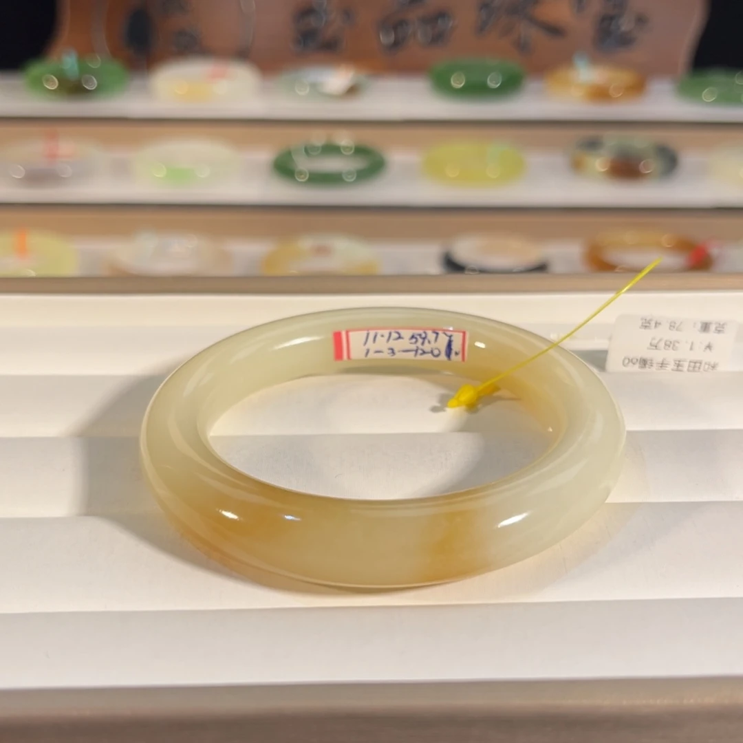 欧***妞和田玉未镶嵌手镯