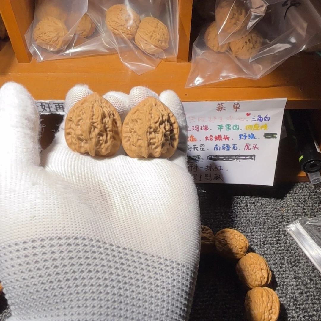 核桃把件野生一抹红32边