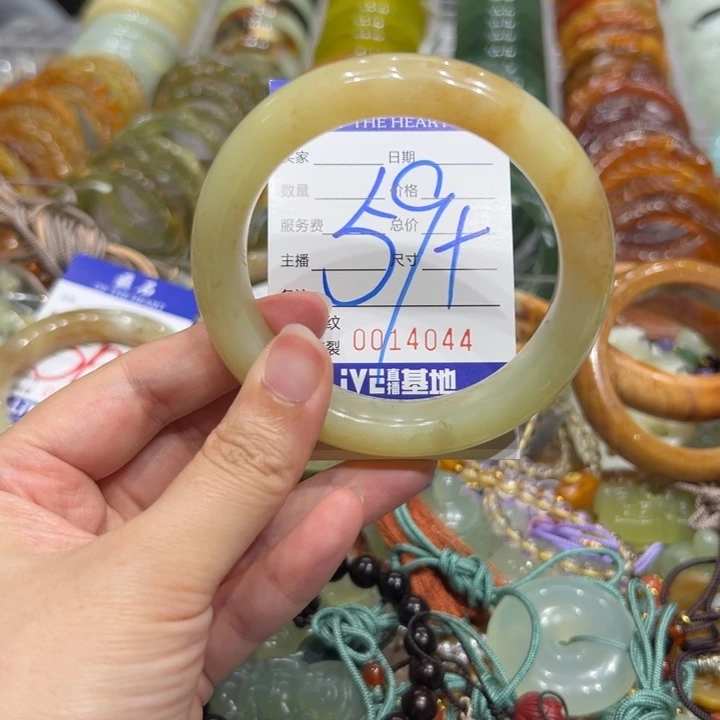 未镶嵌手镯岫岩老玉（透闪石质玉）