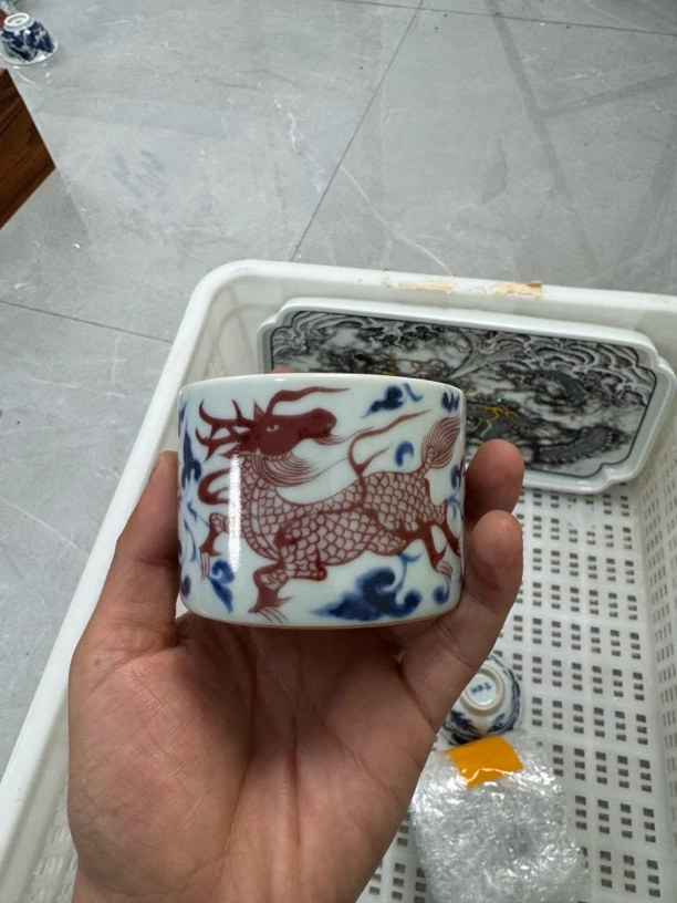 景德镇釉里红麒麟追凤直口杯