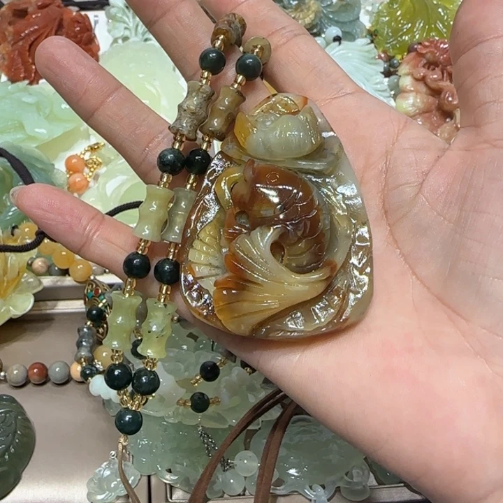 蛇纹石玉吊坠未镶嵌梅*