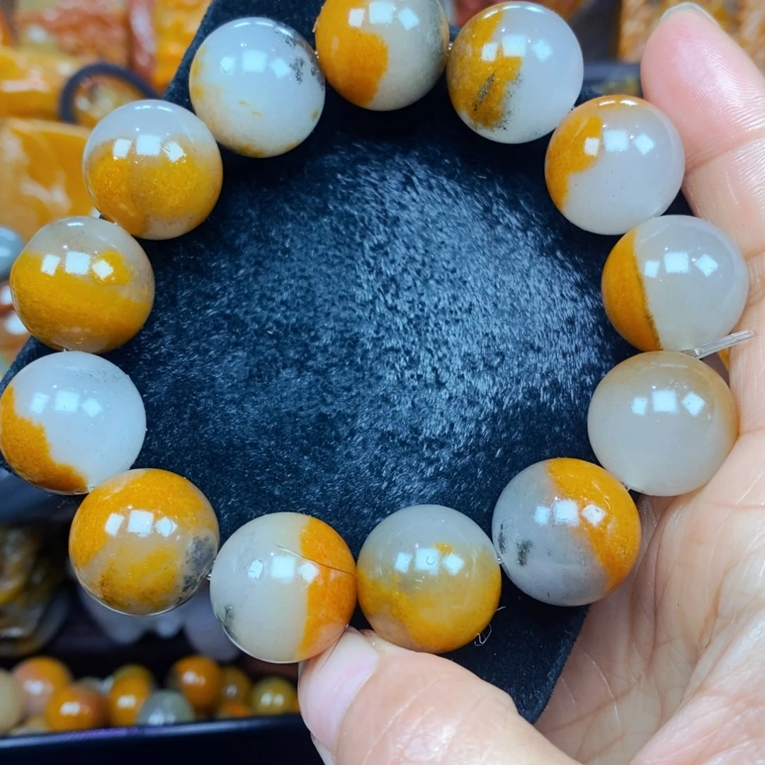 未镶嵌石英质玉（黄龙玉）颈饰