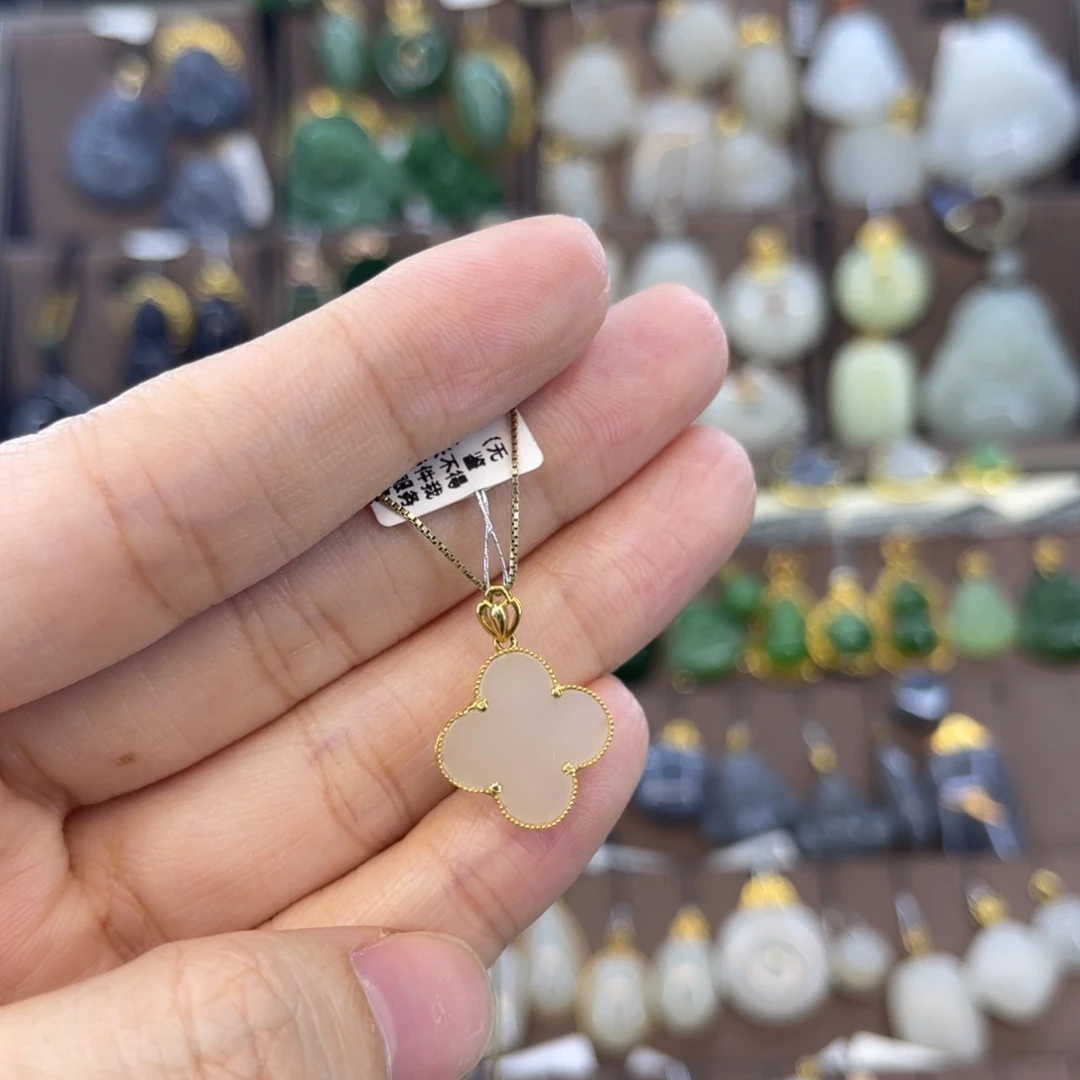 和田玉吊坠18K金镶嵌