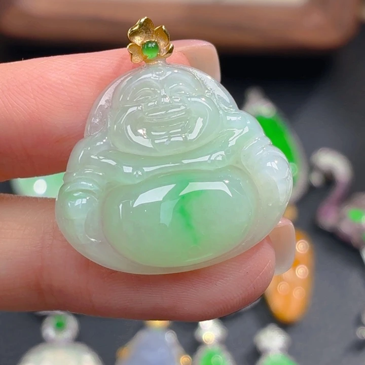 颈饰18K金镶嵌翡翠