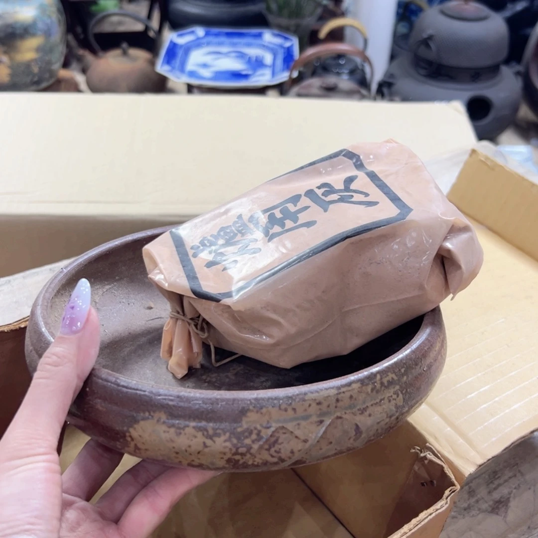 瓷片陶瓷的表面是由不锈钢制作