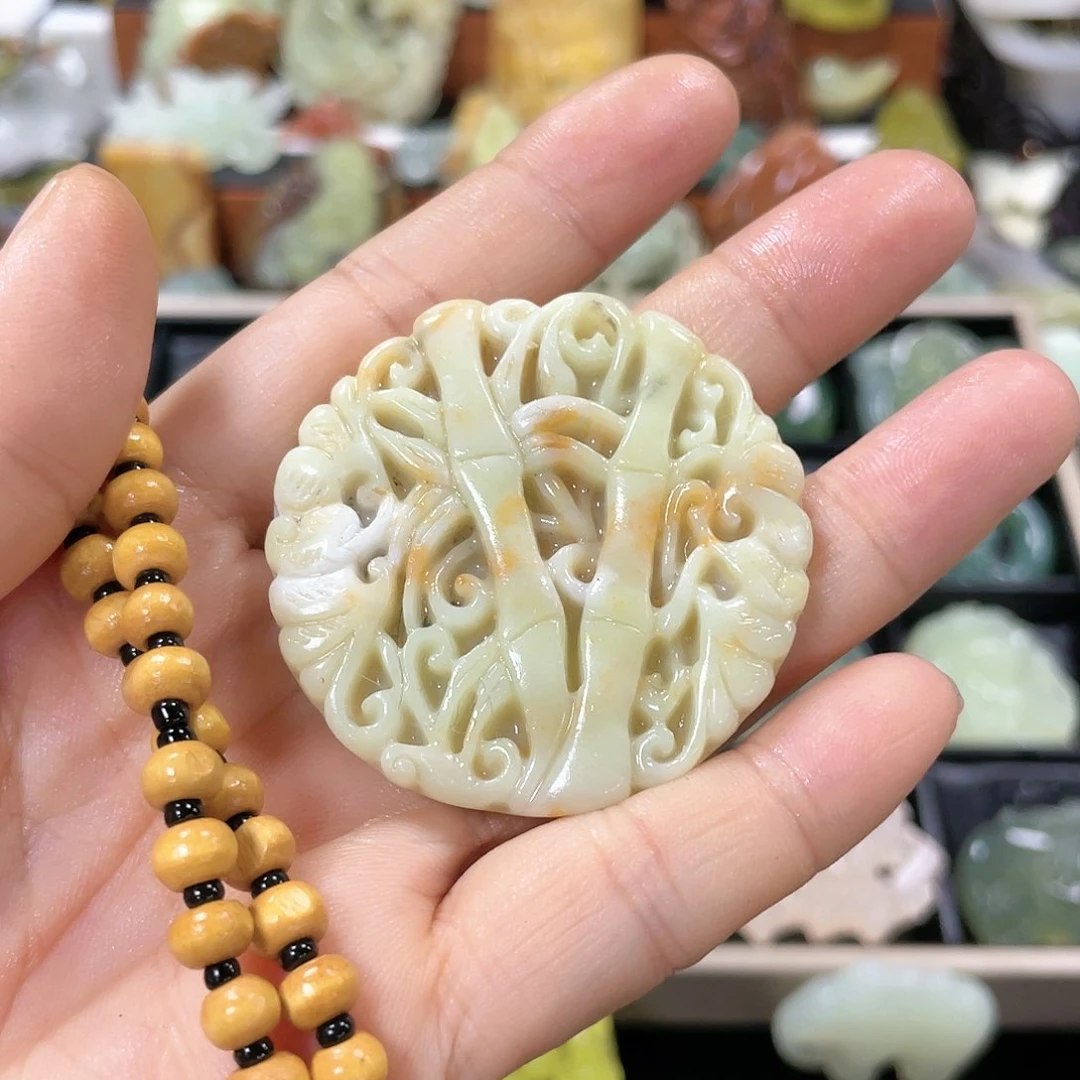 蛇纹石玉颈饰合金