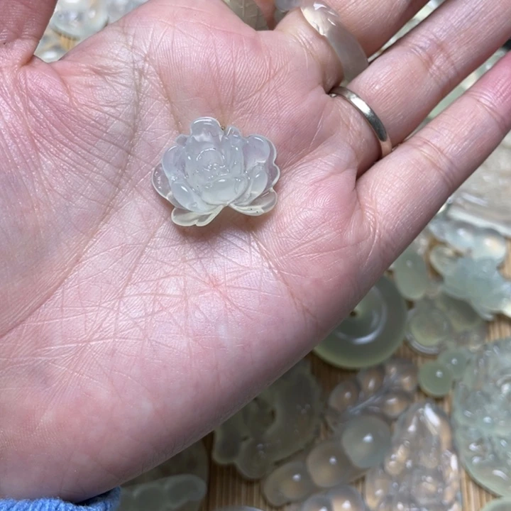 蛇纹石玉颈饰未镶嵌小*