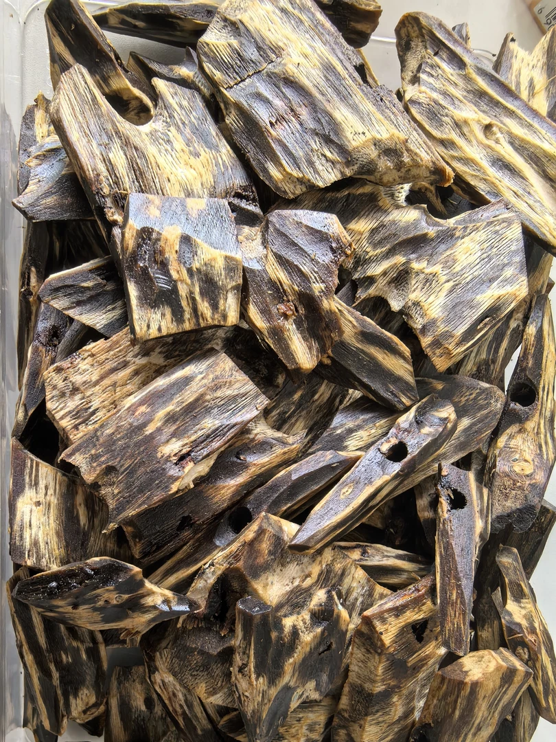 沉香木奇楠沉香陆河漏油王半成品高油块料