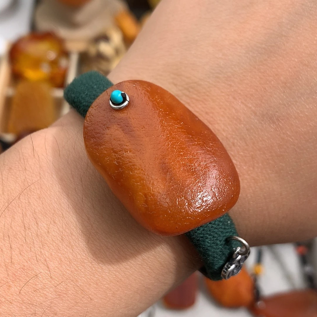 蜜蜡裸石未镶嵌在