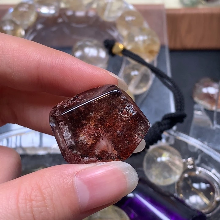 未镶嵌颈饰水晶?*天然