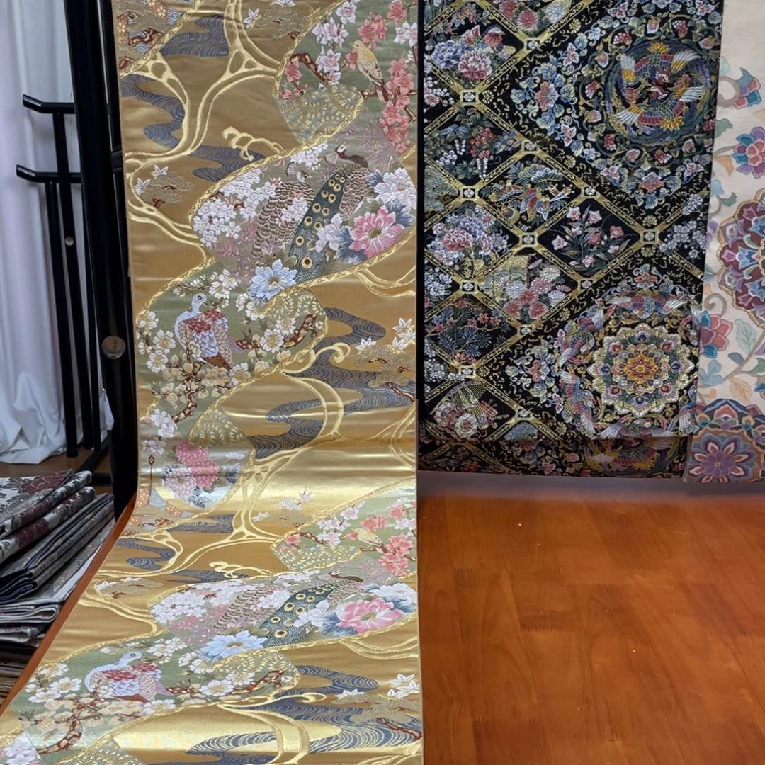 织绣绘卷纹现代花鸟纹