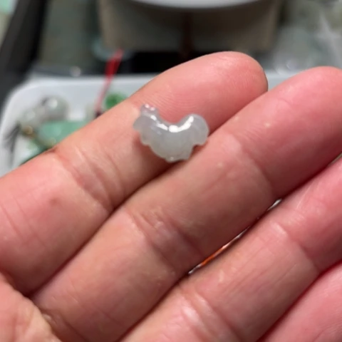 翡翠颈饰未镶嵌八*