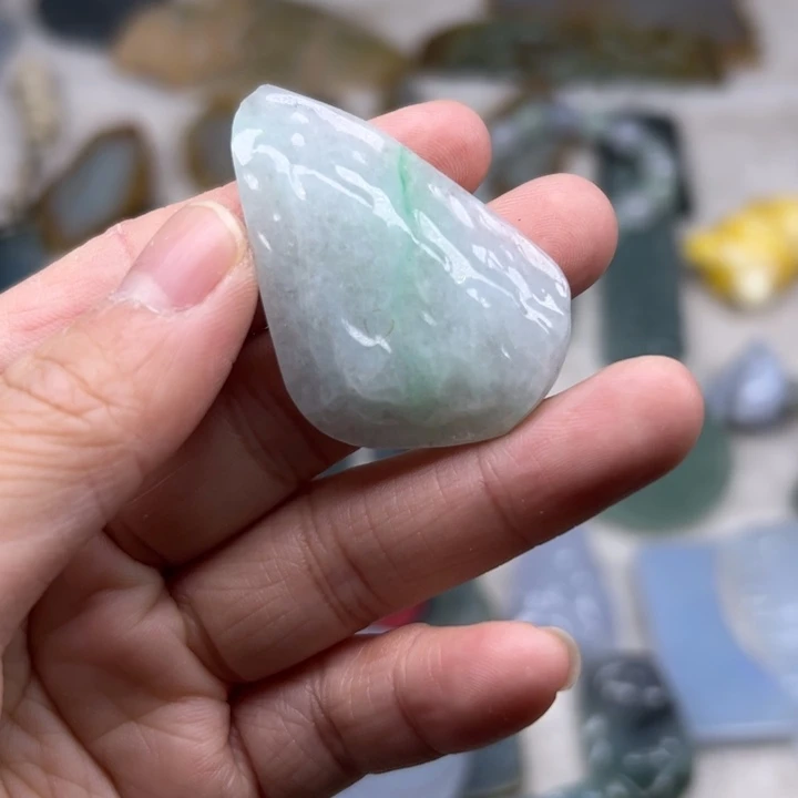 翡翠颈饰未镶嵌毛料