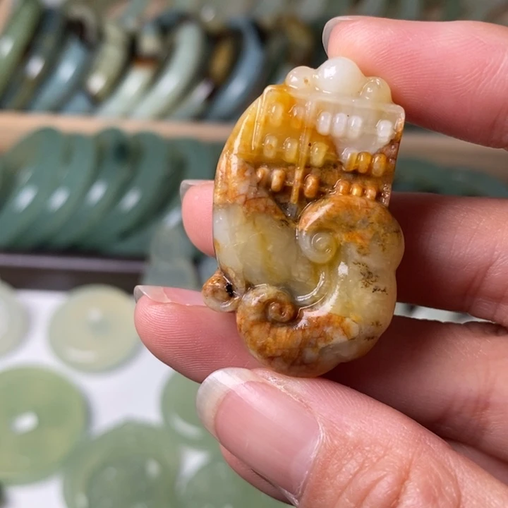 蛇纹石玉未镶嵌颈饰