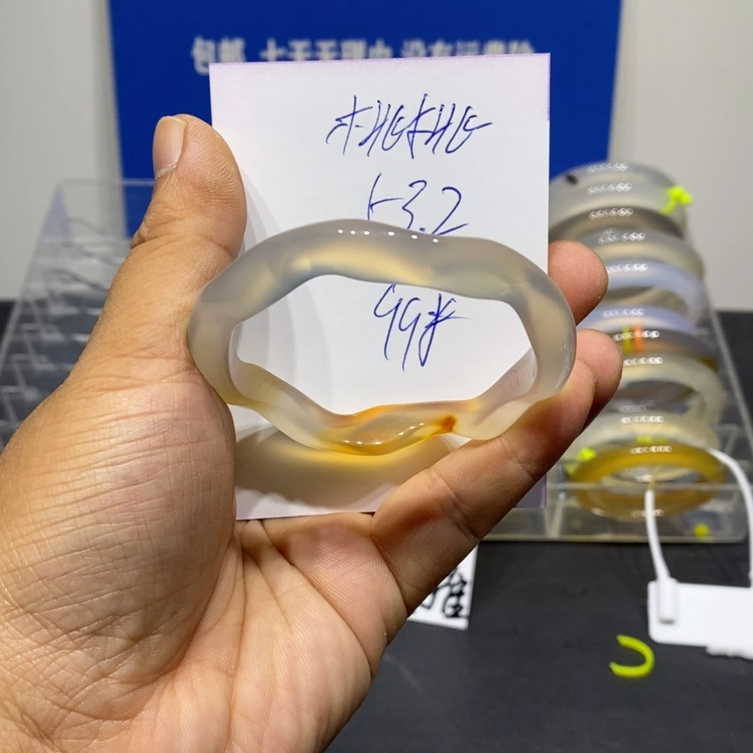 桃***乐玛瑙/玉髓未镶嵌手镯