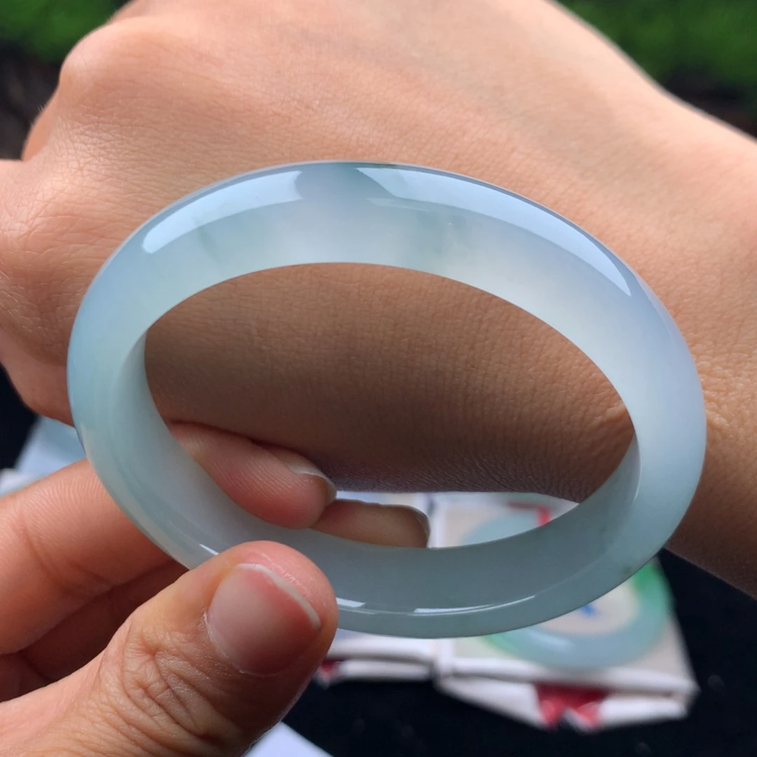 翡翠手镯未镶嵌手镯